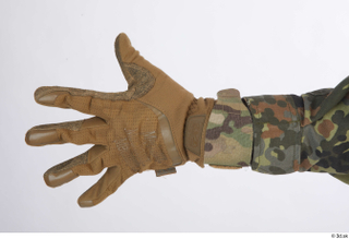Photos Frankie Perry Army KSK Recon Germany gloves hand 0006.jpg